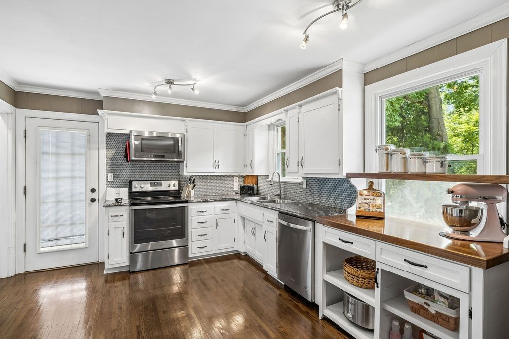 318 Jacksonian Dr, Hermitage