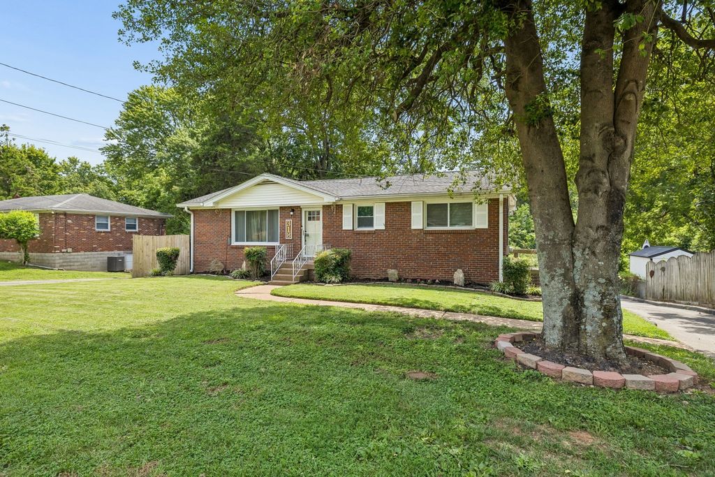318 Jacksonian Dr, Hermitage