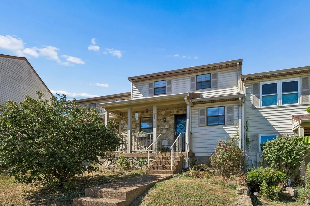 119 Maple Way N, Hendersonville