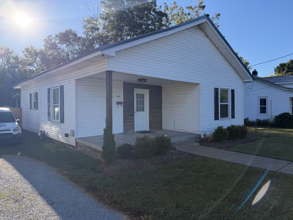 306 Jackson Ave, Lawrenceburg