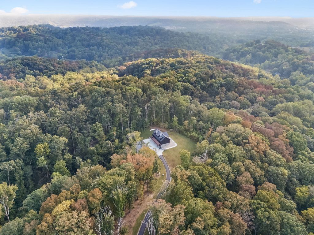 7650 Chipmunk Ln, Nashville