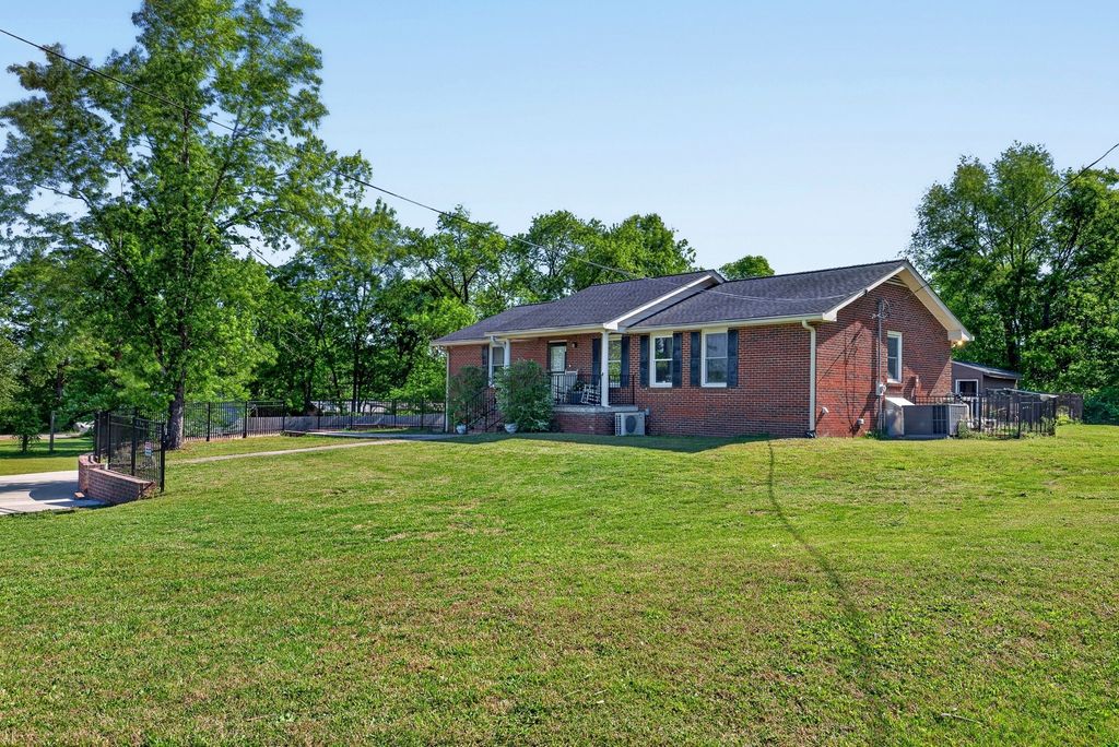 833 Leeville Rd, Lebanon