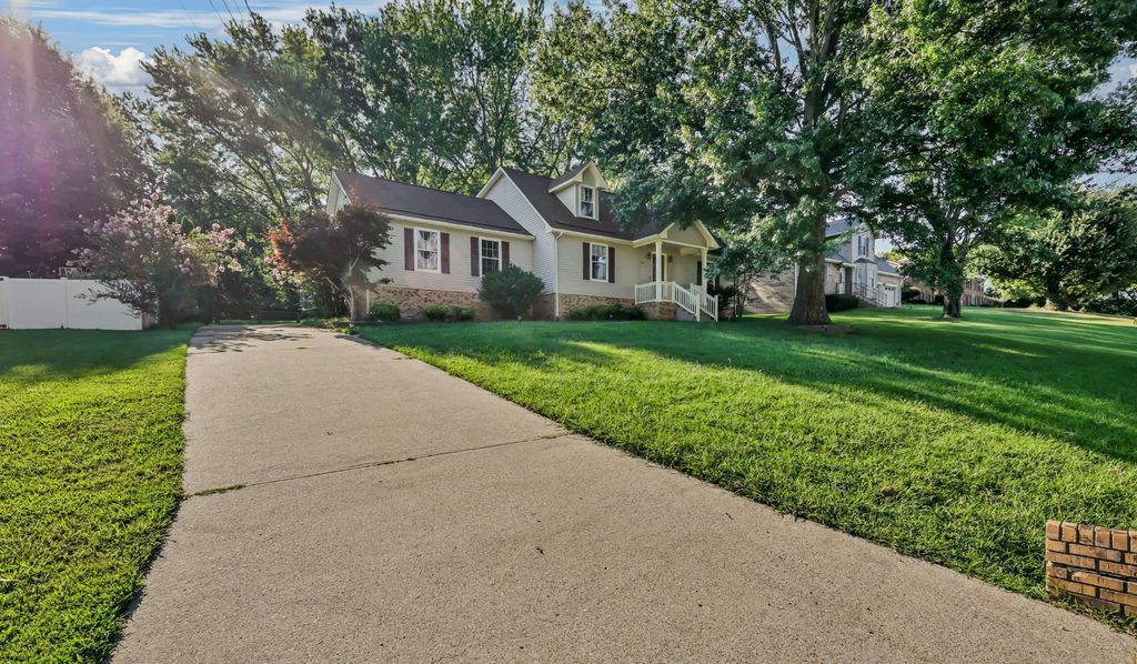 1025 Hillshire Dr, Clarksville
