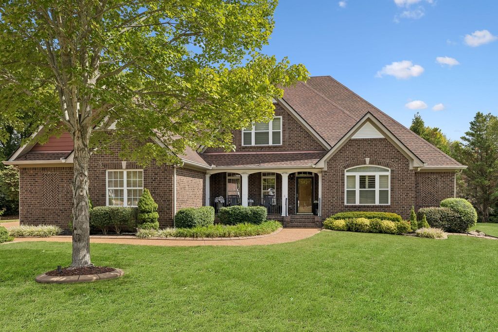 1006 Autumn Ridge Ct, Spring Hill
