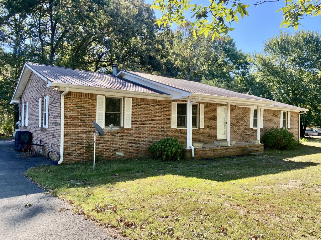 611 Thacker Rd, Manchester