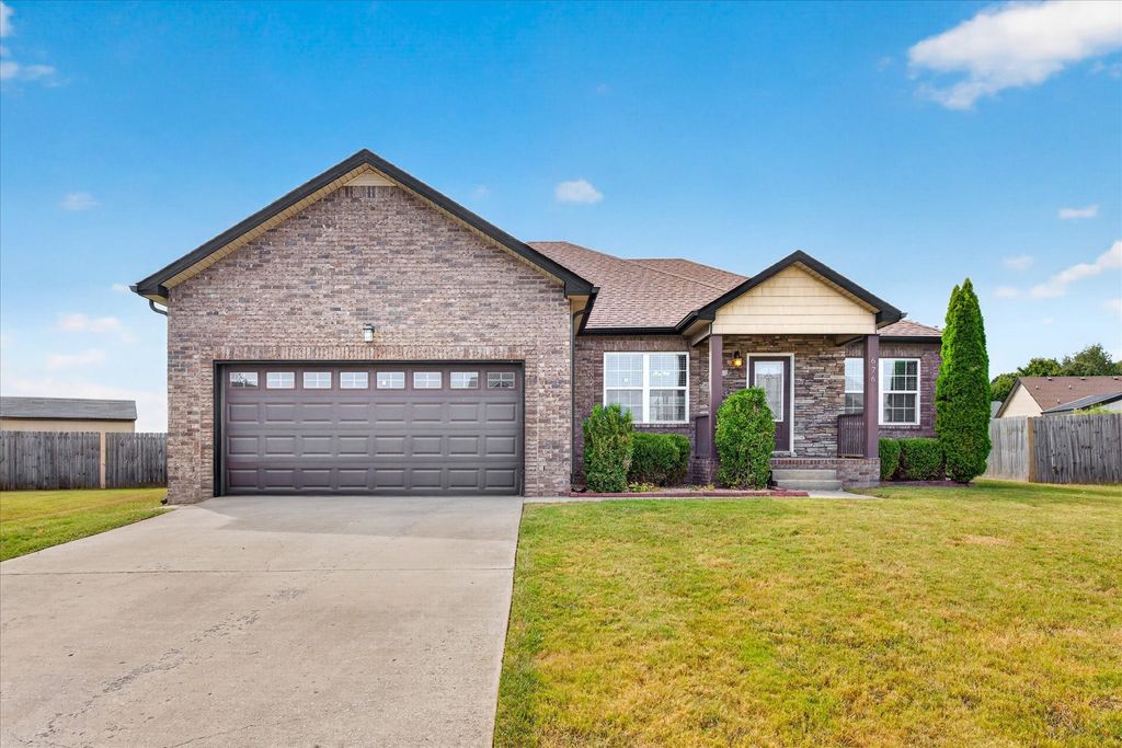 676 Crestone Court, Clarksville