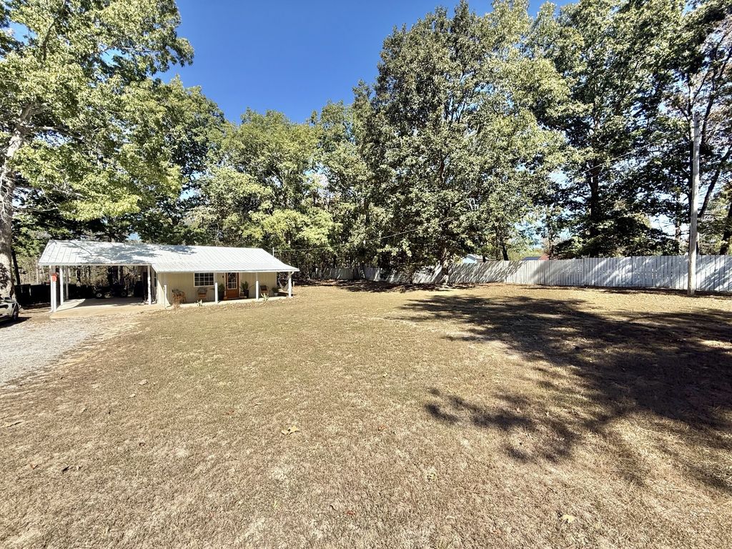 108 Hunters Ln, Hohenwald
