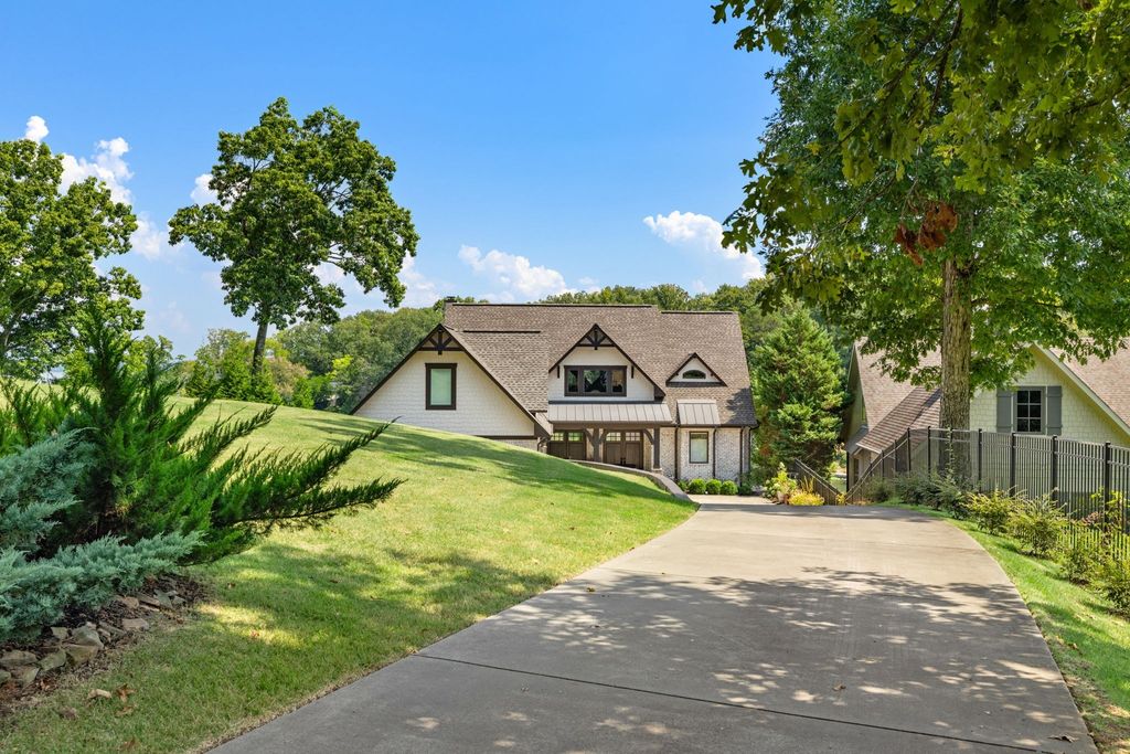 638 Pinegrove Dr, Muscle Shoals