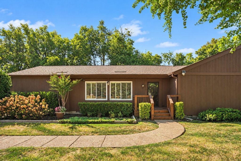 562 Doral Country Dr, Nashville