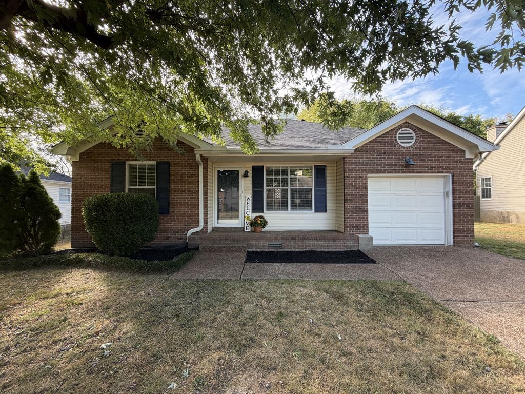 365 N Birchwood Dr, Hendersonville