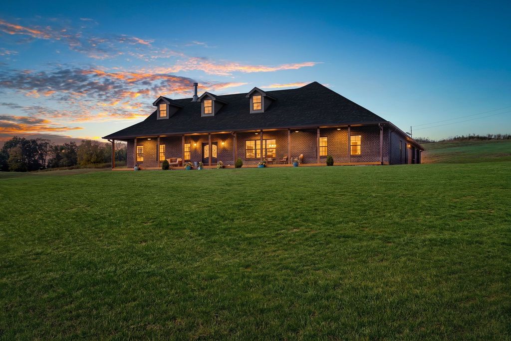 986 E Pin Hook Rd, Sparta