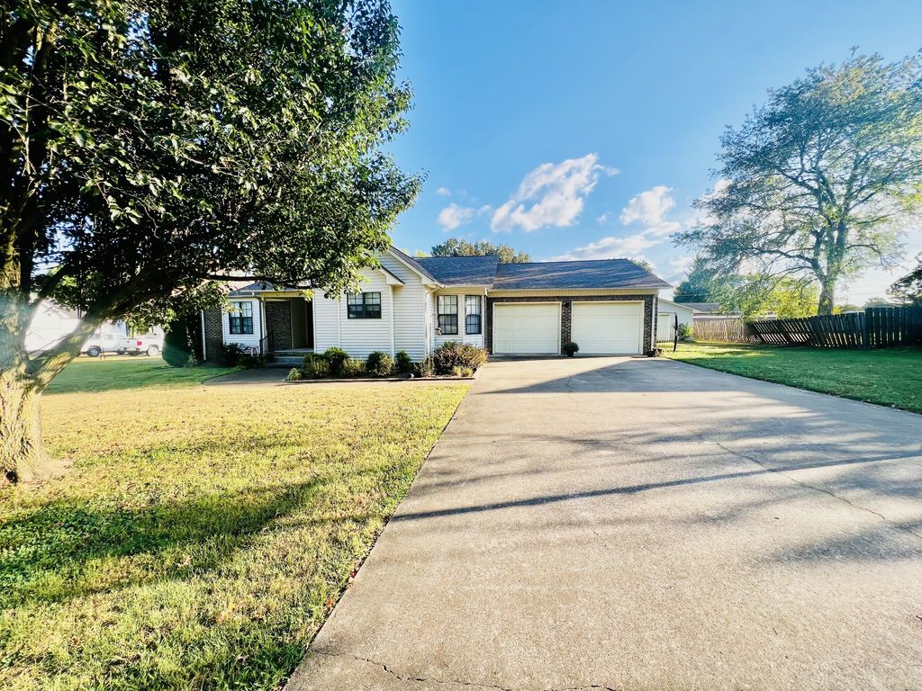 713 Douglas Dr, Lawrenceburg