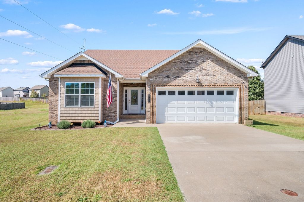 1005 Harding Dr, Clarksville