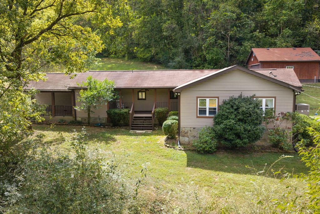 4833 Eatons Creek Rd, Nashville