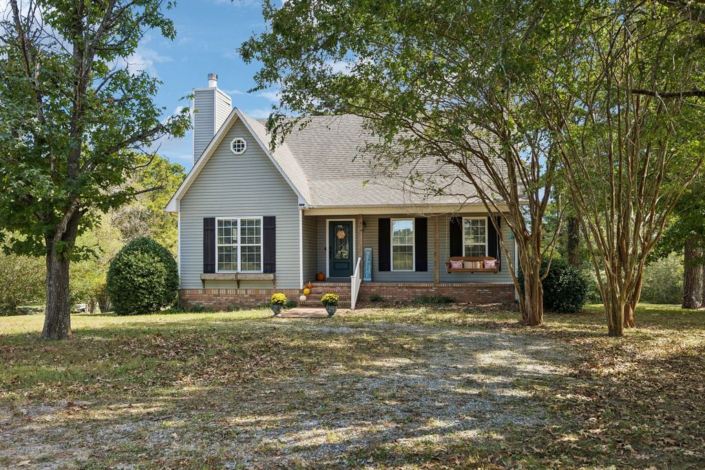 491 Hillview Dr, Lawrenceburg