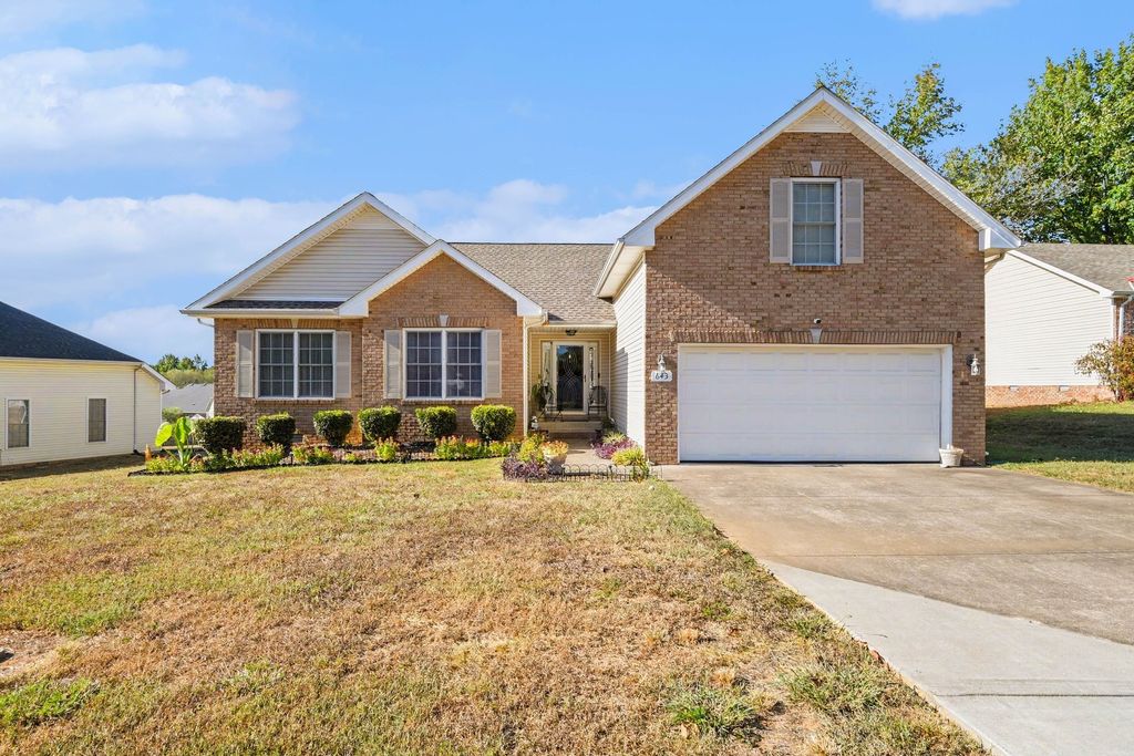 643 Ashley Oaks Dr, Clarksville