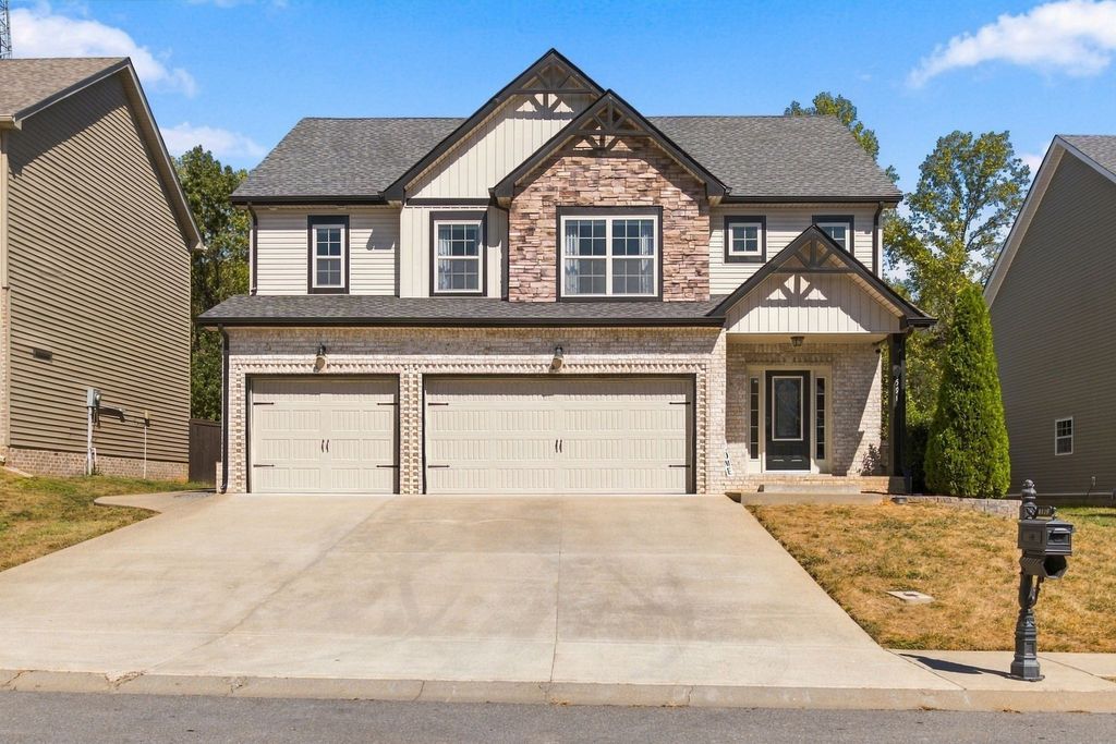 1591 Ellie Piper Cir, Clarksville