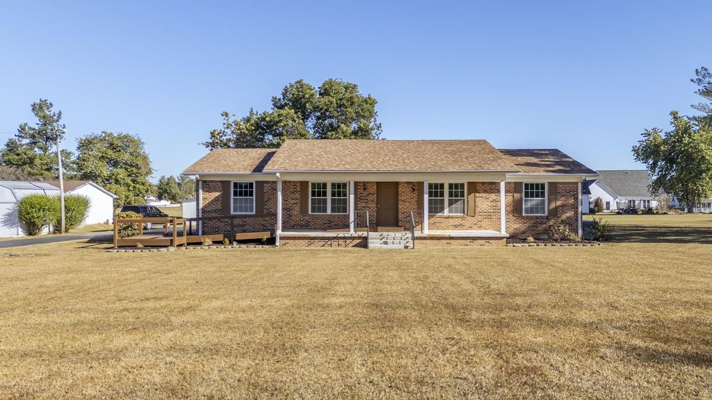 160 Dove Dr, Savannah