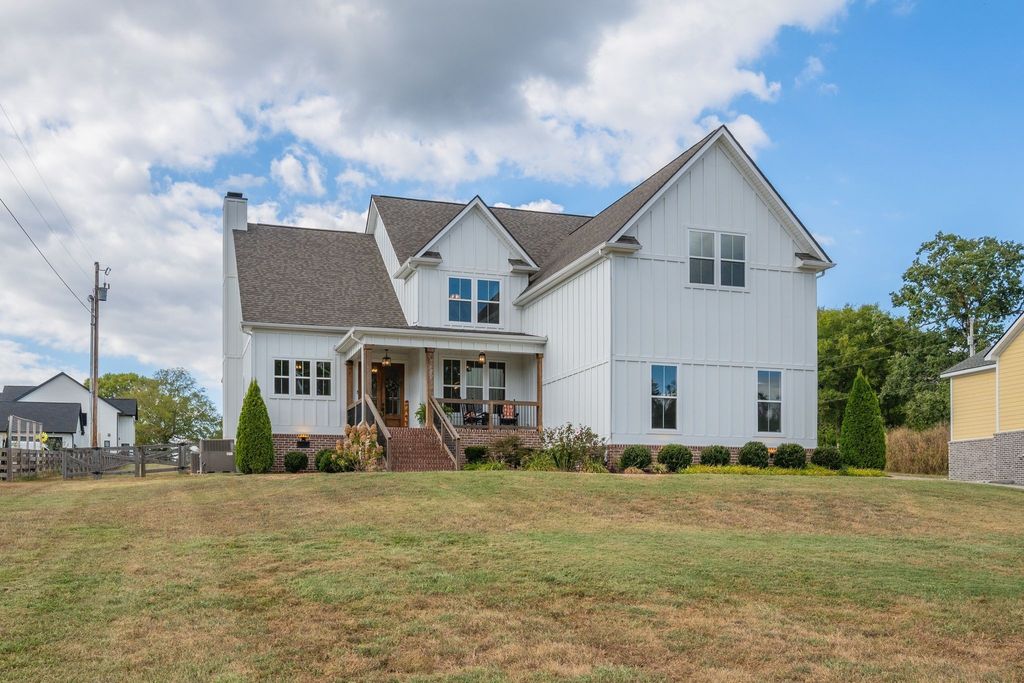 1209 Cliff Amos Rd, Spring Hill