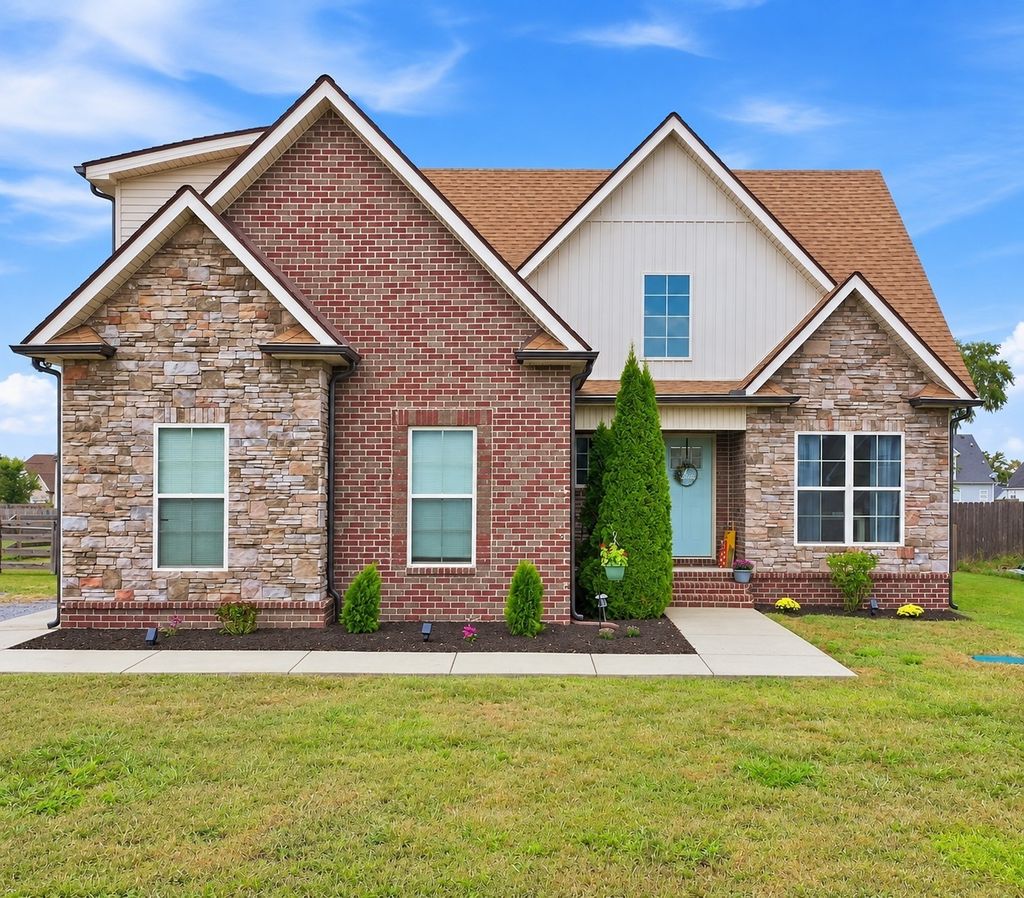 528 Long Creek Dr, Christiana