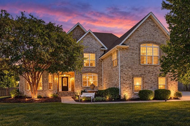 677 Starpoint Dr, Gallatin