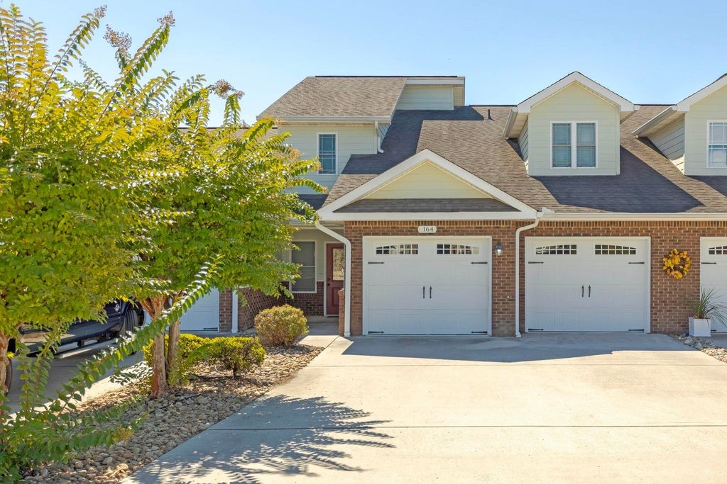 164 Pebble Dr, Dayton