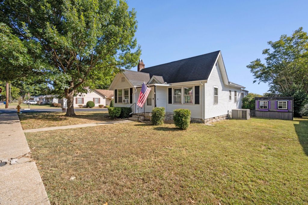208 Hobson Ave, Shelbyville