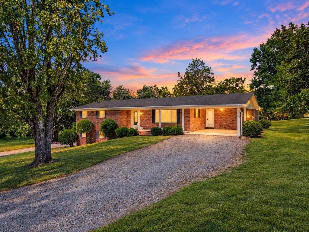 3268 Spring Place Road Se, Cleveland