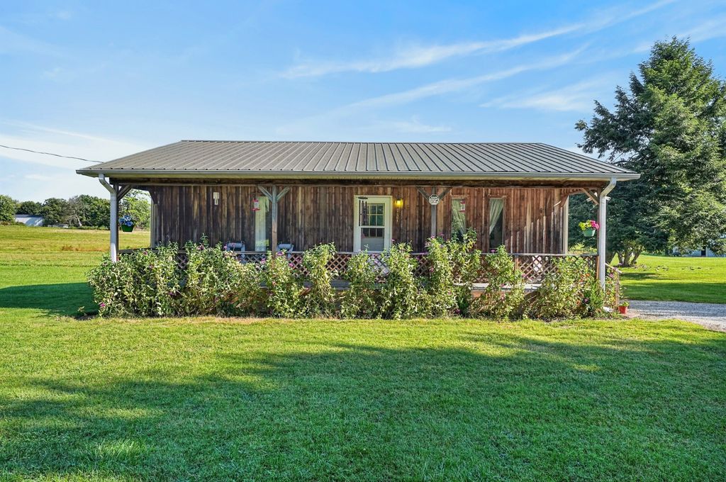 137 Fisk Rd, Livingston