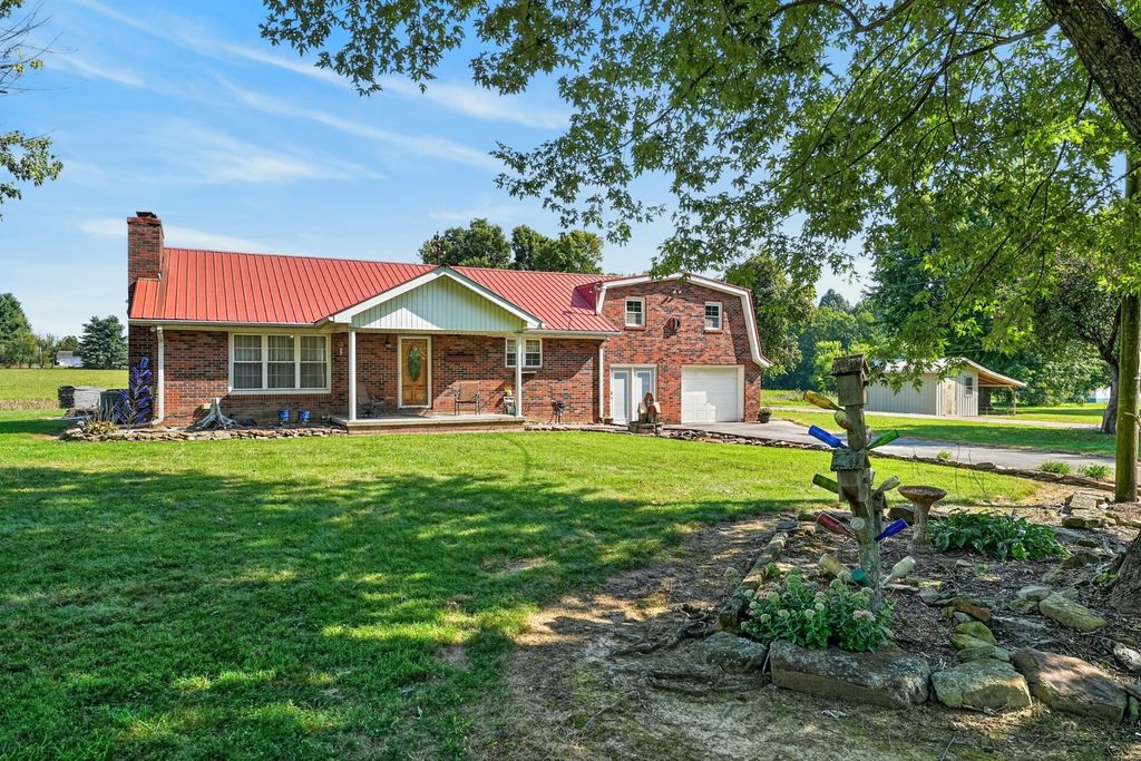 143 Fisk Rd, Livingston