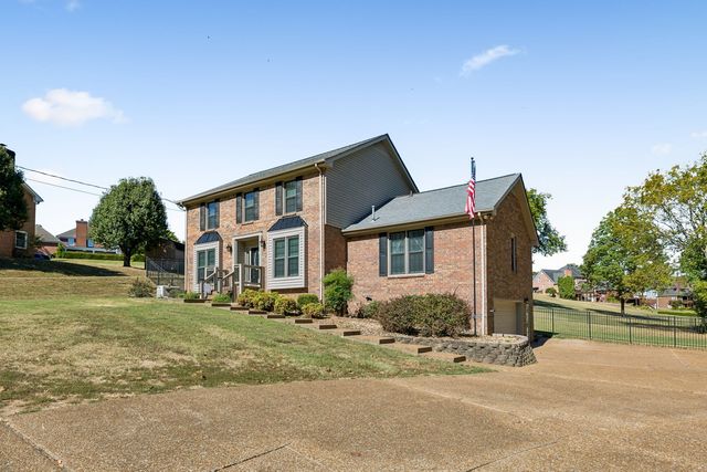 622 Cumberland Hills Dr, Hendersonville
