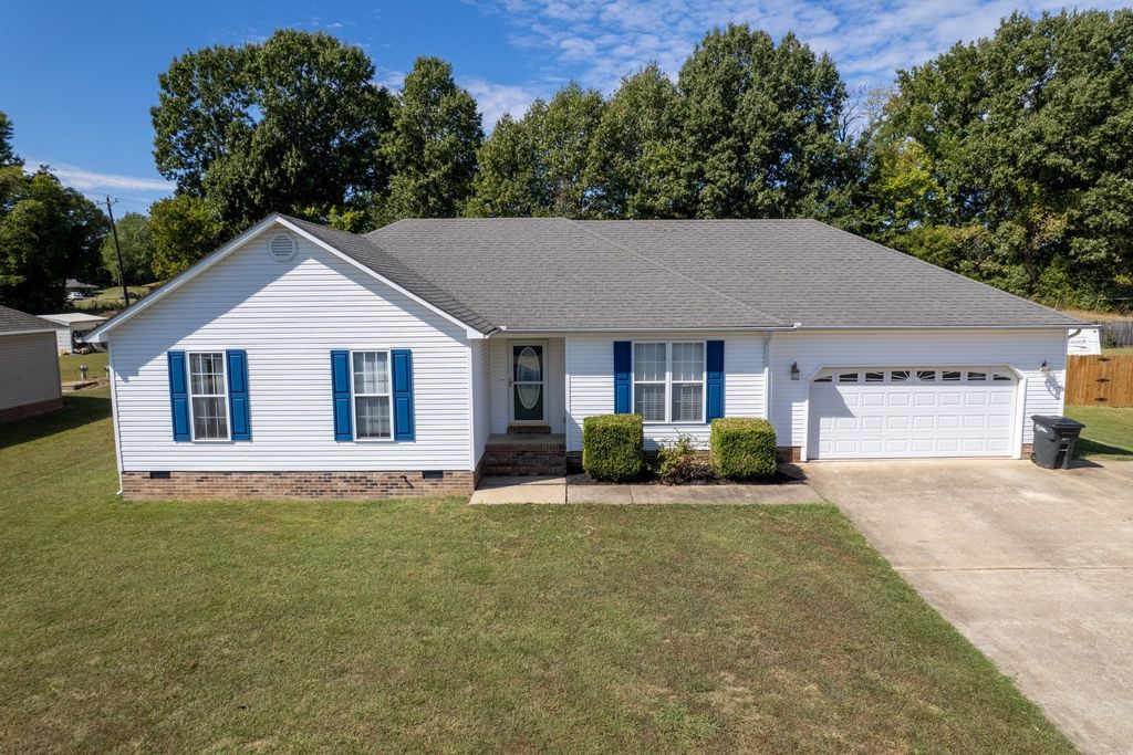 803 Granite Dr, Newbern