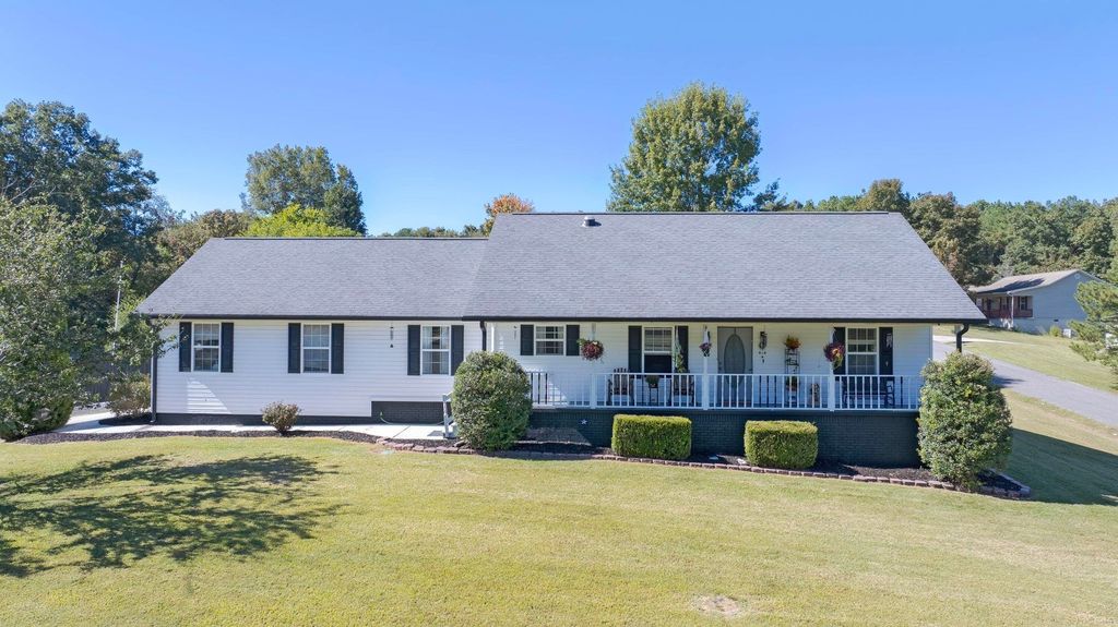 123 Pine Ridge Dr, Dayton