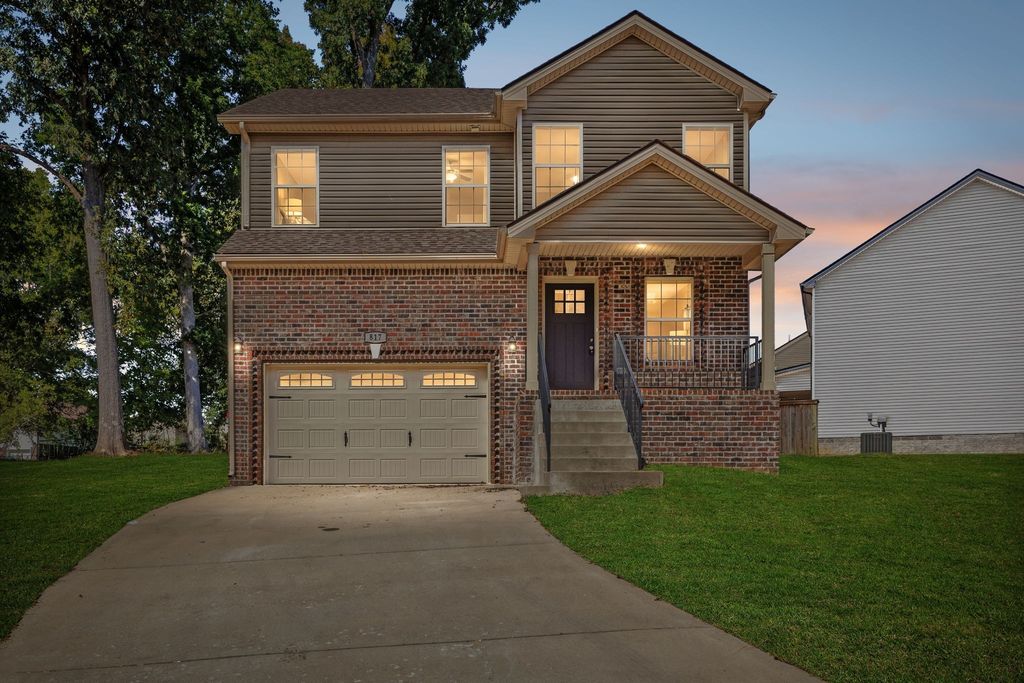 817 Lutz Ln, Clarksville