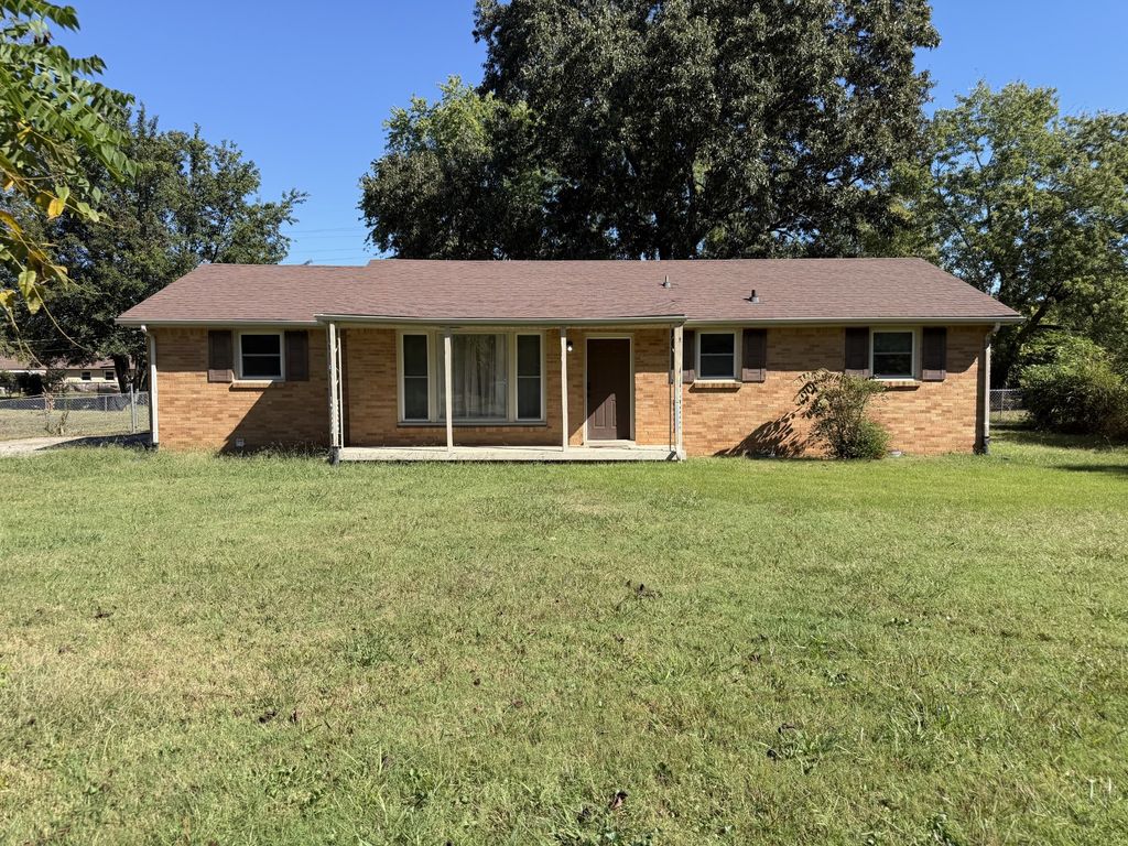 311 Rue Le Mans Dr, Clarksville