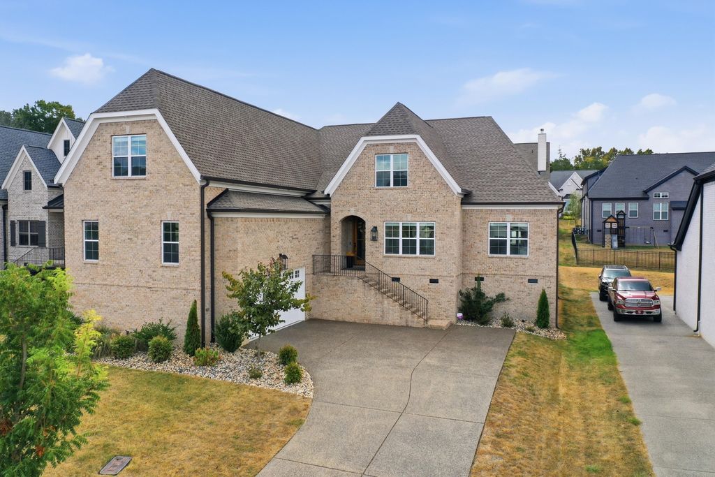2037 Bocage Cir, Nolensville