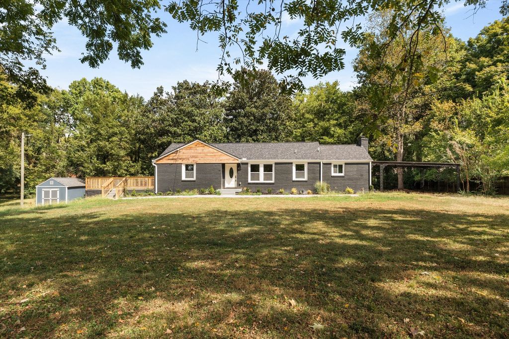 1113 Berwick Trl, Madison