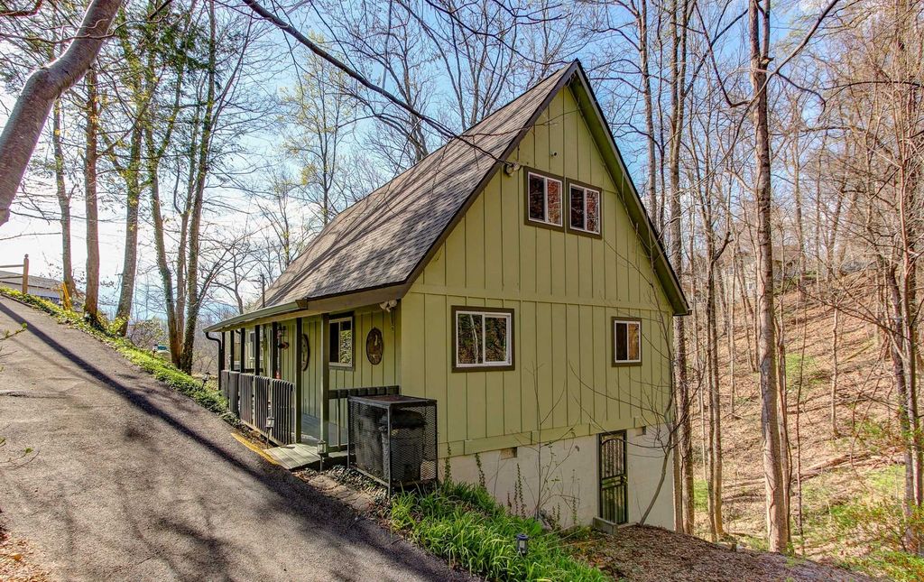 1051 Wiley Oakley Dr, Gatlinburg