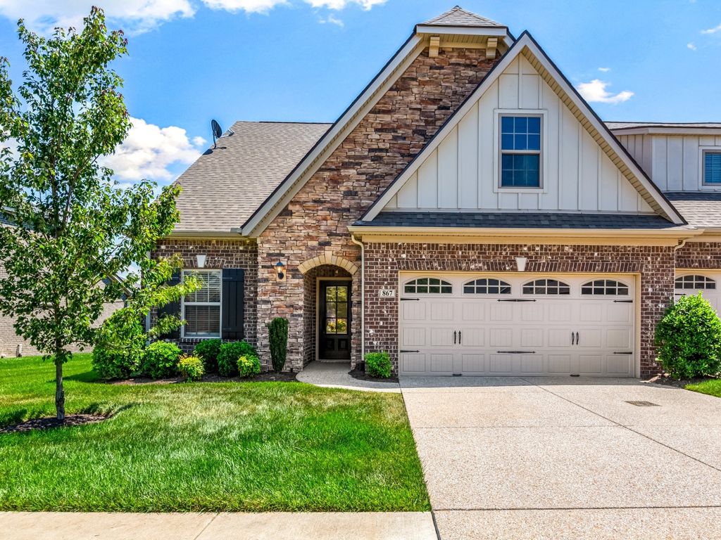 867 Meadowcrest Way, Lebanon