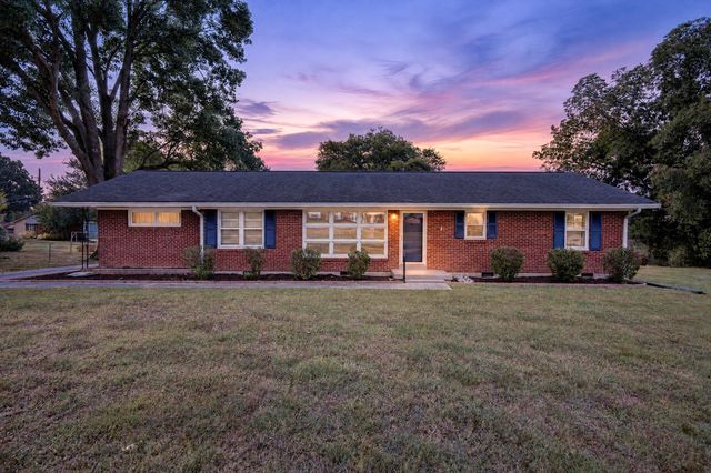 212 Porter Cir, Columbia