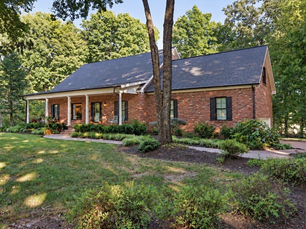 102 Ridglea Ct, Burns