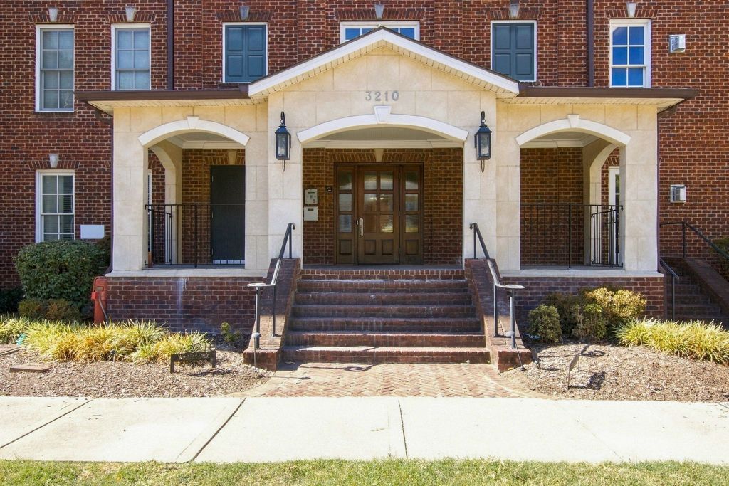 3210 W End Cir 102, Nashville