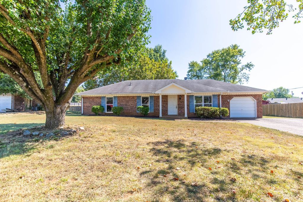 306 Lexington Dr, Smyrna