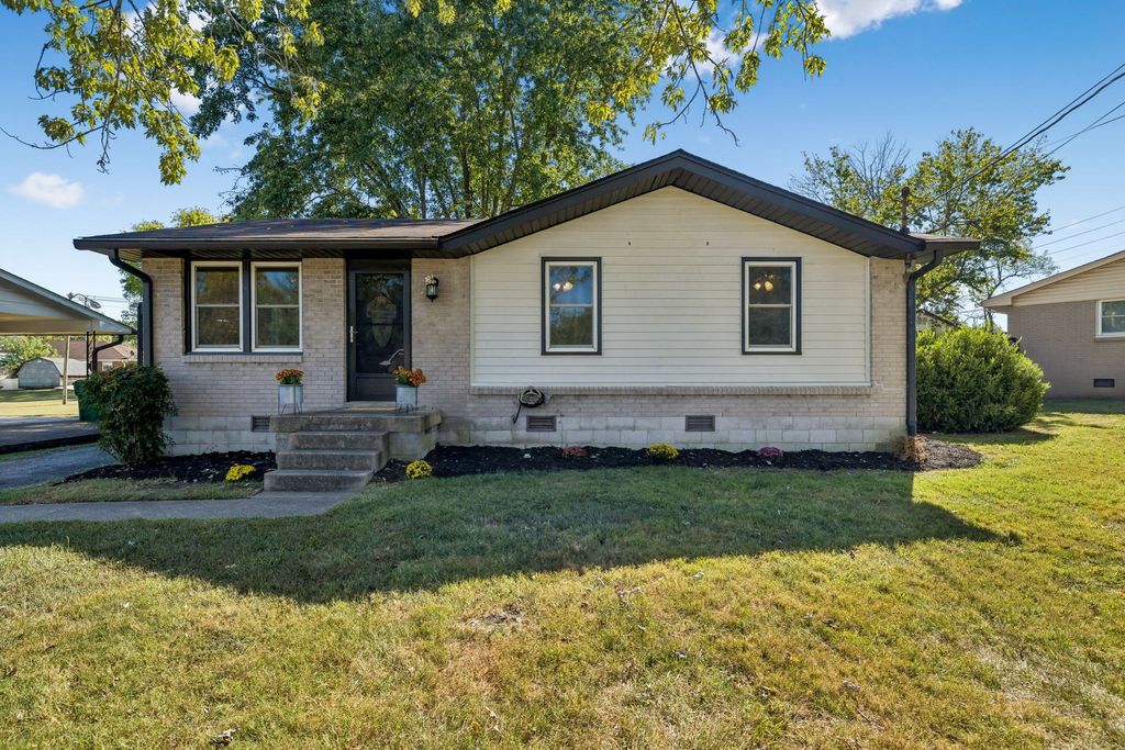 402 Lealand Ln, Lebanon