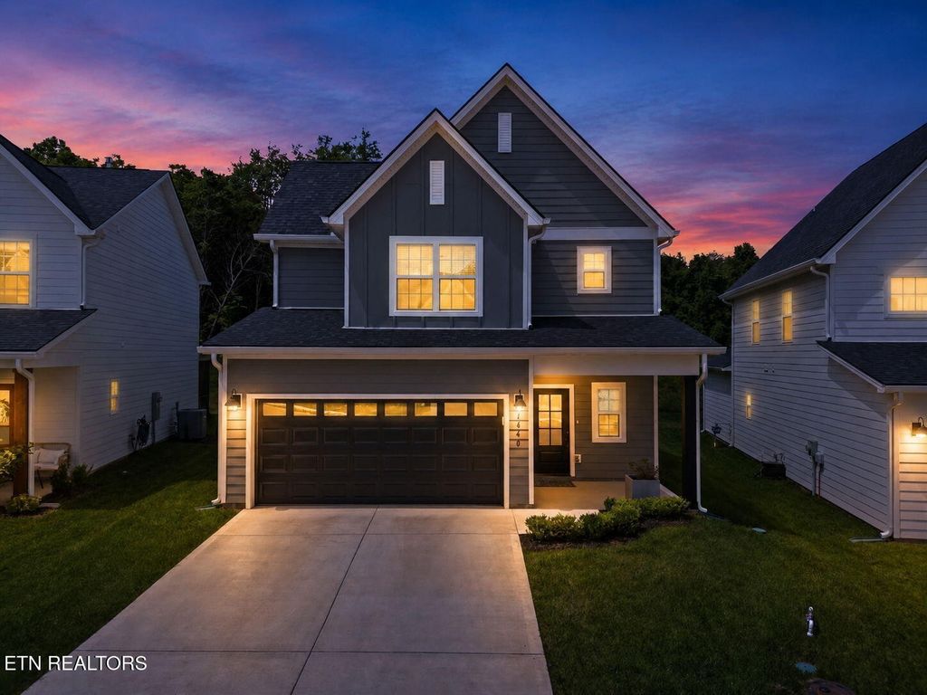 1640 Spring Berry Lane, Knoxville