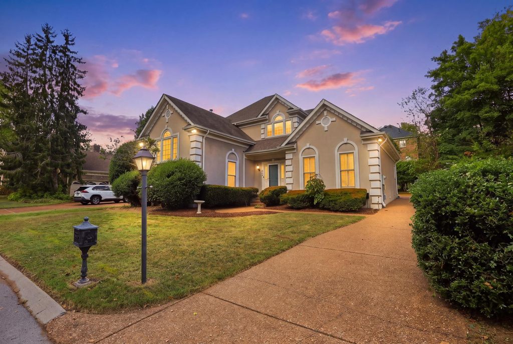 206 Belle Lake Dr, Nashville