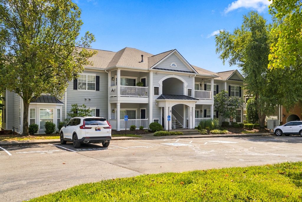 7007 Lenox Village Dr D-5, Nashville