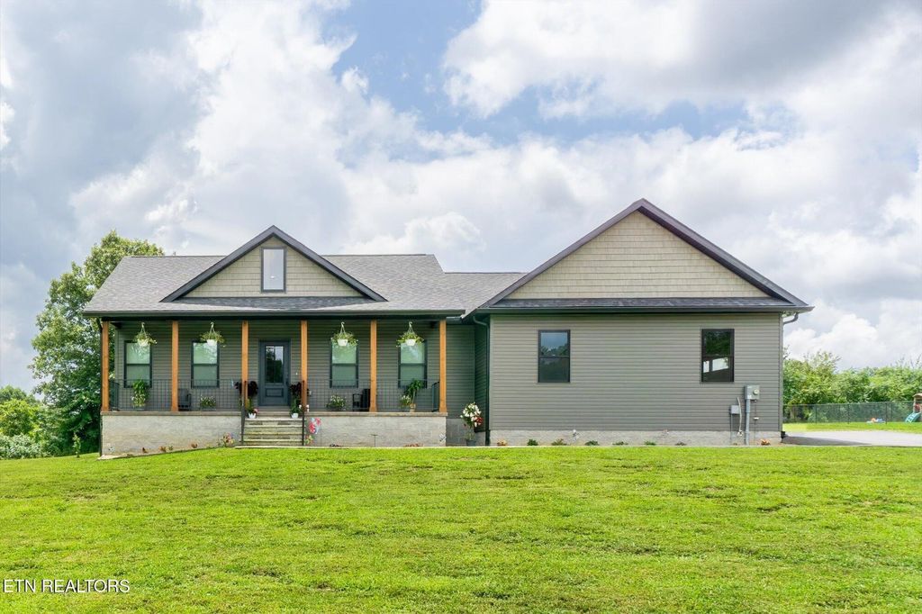 138 Perry Creek Drive, Crossville