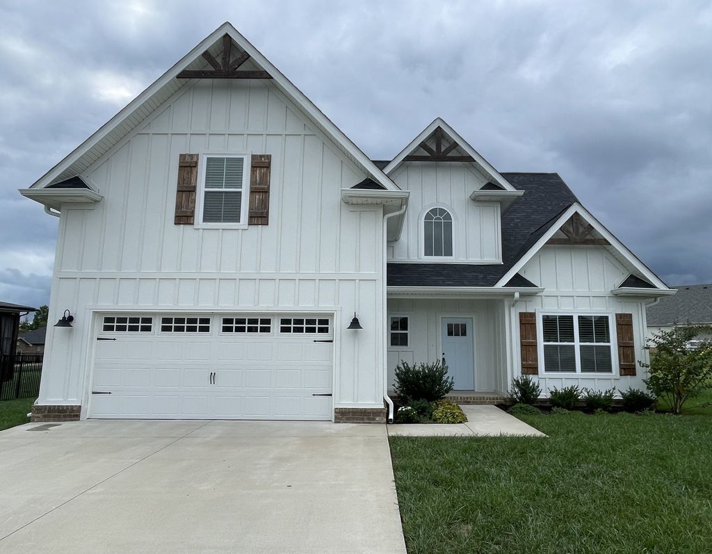 376 Lowline Dr, Clarksville