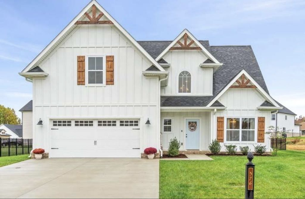 376 Lowline Dr, Clarksville